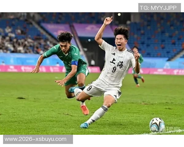 刘诚宇巧妙让球阿苏埃近距离射门被门将神奇扑出