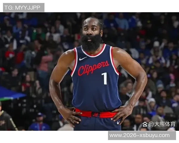 哈登半场表现中规中矩8投3中贡献12分3篮板3助攻正负值7